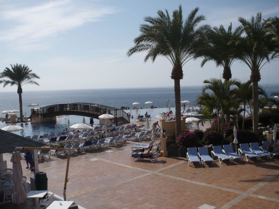 Blick vom vorderen Pool auf das Meer Bahia Principe Sunlight Costa Adeje