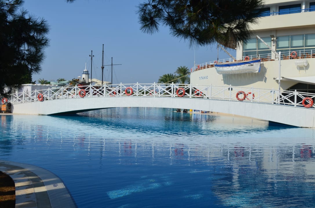 Poolbrücke Titanic Deluxe Lara