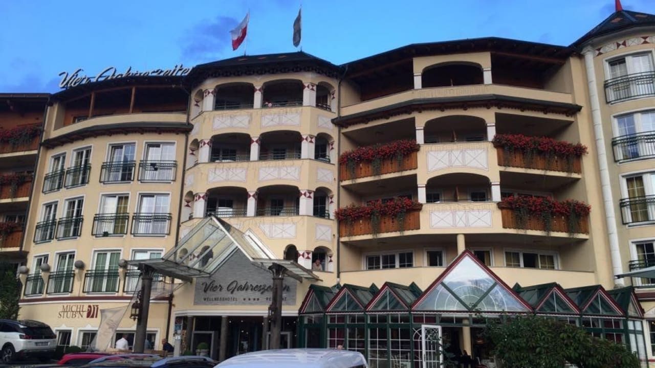 Außenansicht Wellnessresort Vier Jahreszeiten