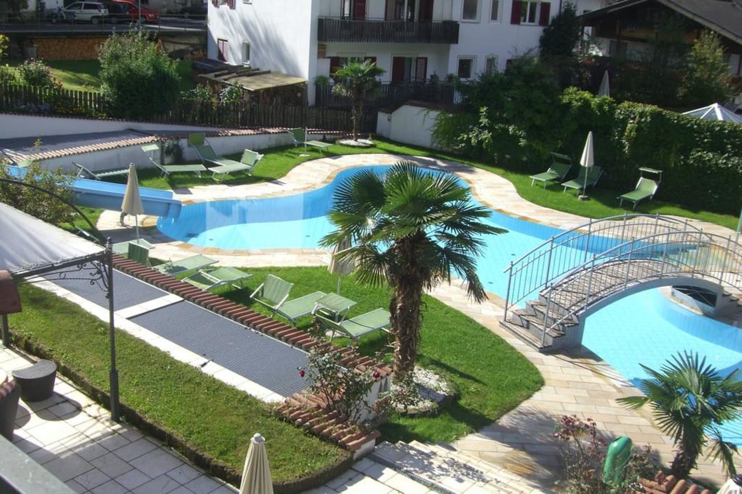 Ausblick Pool STROBLHOF Active Family SPA Resort