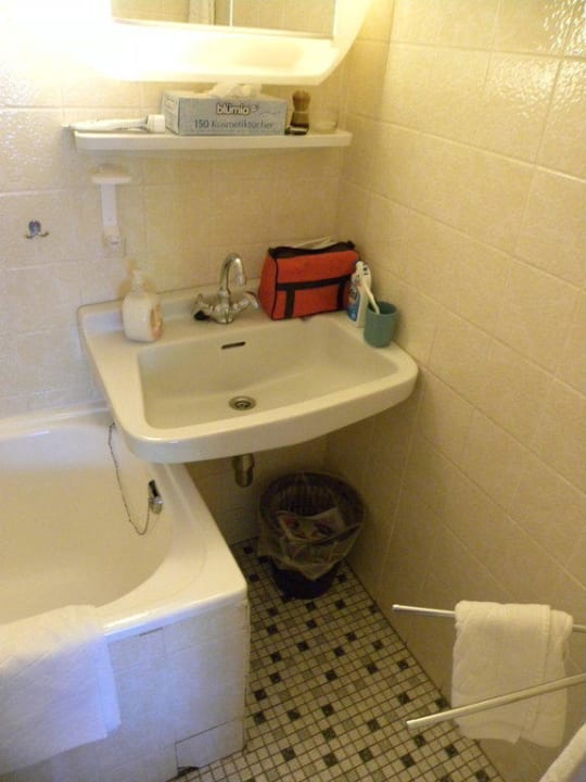 Viel zu eng Garni Hotel Engel