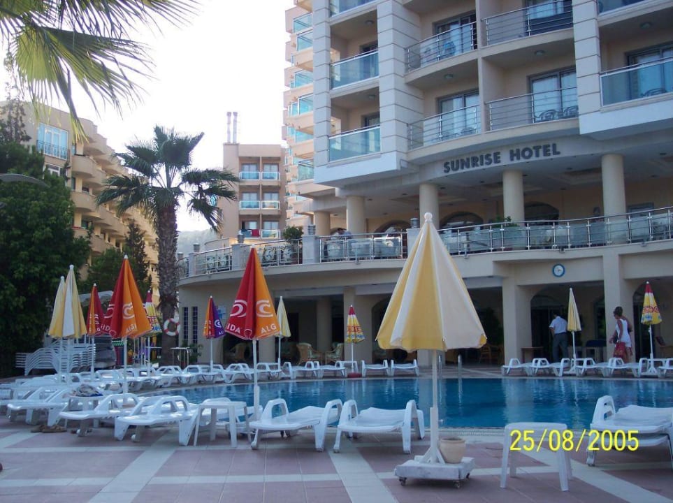 Blick vom Strand aus aufs Hotel Hotel Sunrise