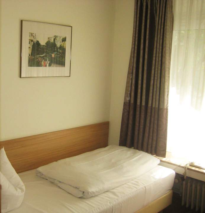 Ausstattung im Einzelzimmer Hotel Bellevue