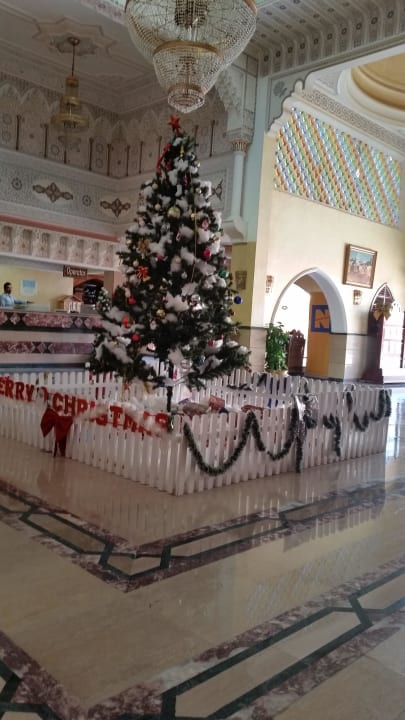 Lobby mit Tannenbaum Pickalbatros Alf Leila Wa Leila Resort - Neverland Hurghada