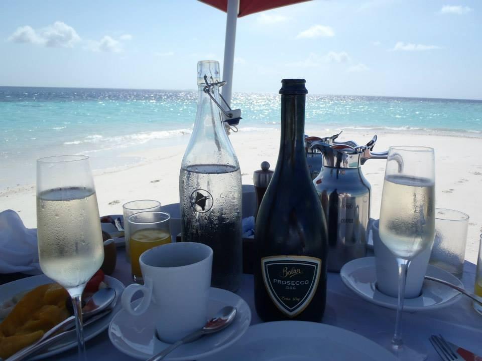 Private Breakfast auf der Sandbank Constance Moofushi Maldives