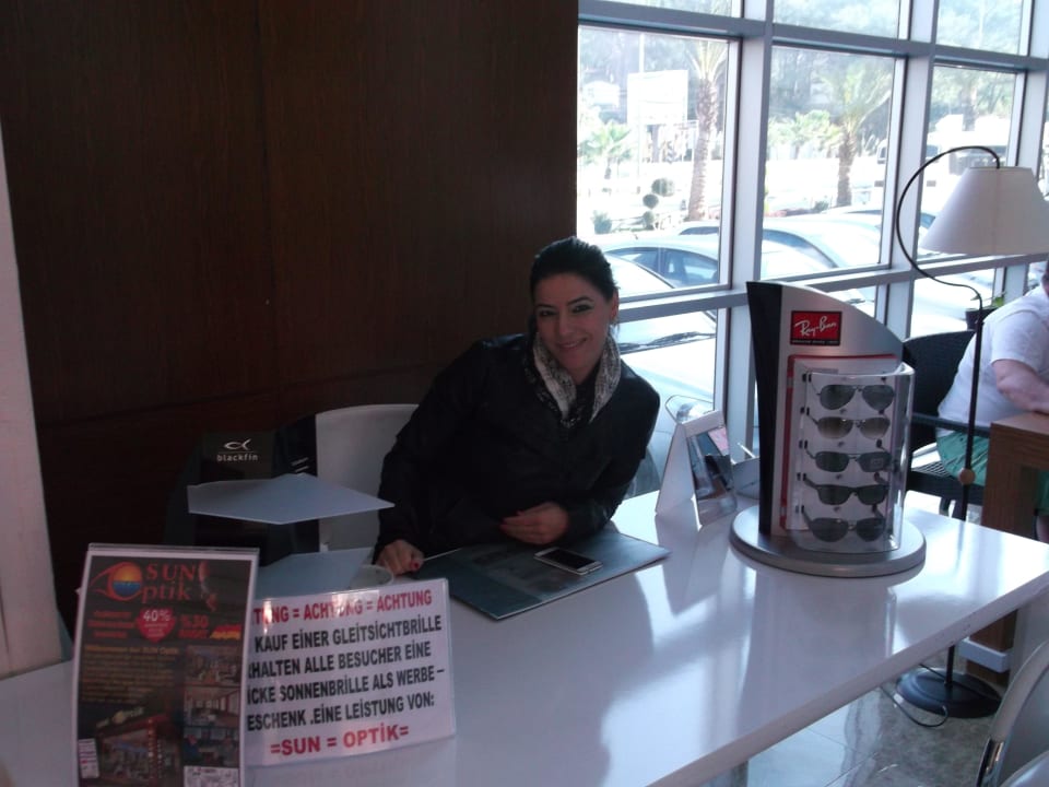 Aysel, ein total liebe Frau vom Optiker Annabella Diamond Hotel & Spa