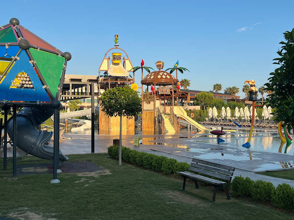 Pool Jacaranda Luxury Resort