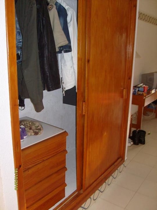Der angebliche Kleiderschrank Golden Club Cabanas