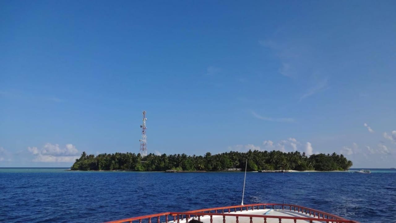 Komplettansicht der Insel Fihalhohi Maldives