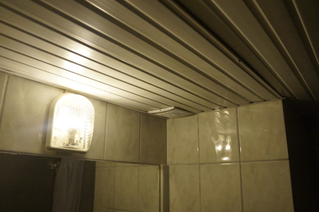 Decke im Badezimmer. drunter wahrsch. Schimmel. Armas Gül Beach