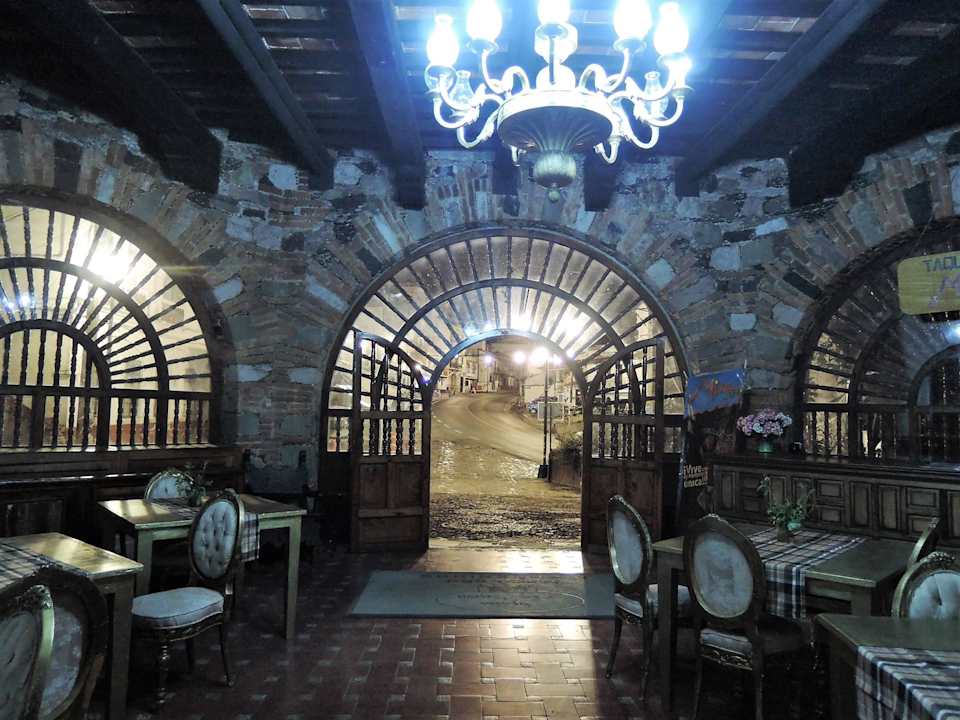 Wieczorny widok z recepcji Hotel Posada de la Mision