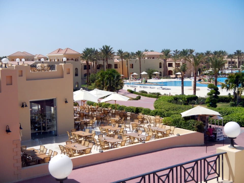 Blick auf die Außenterrasse  Cleopatra Luxury Resort Makadi Bay