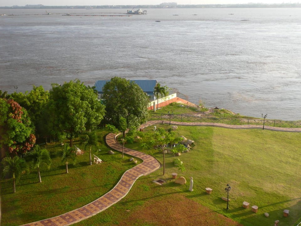 Gartenseite Hotel Cambodiana