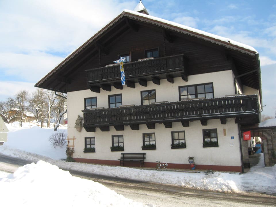 Unser Haus im Winter Gästehaus Haibach