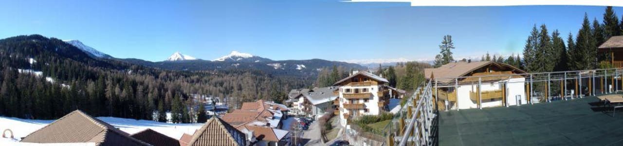 Panorama von der Sonnenterrasse des Cristal  Hotel Cristal