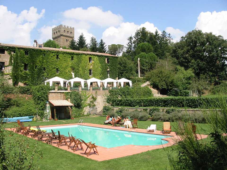 Vista esterna dalla piscina Agriturismo Castello di Santa Cristina