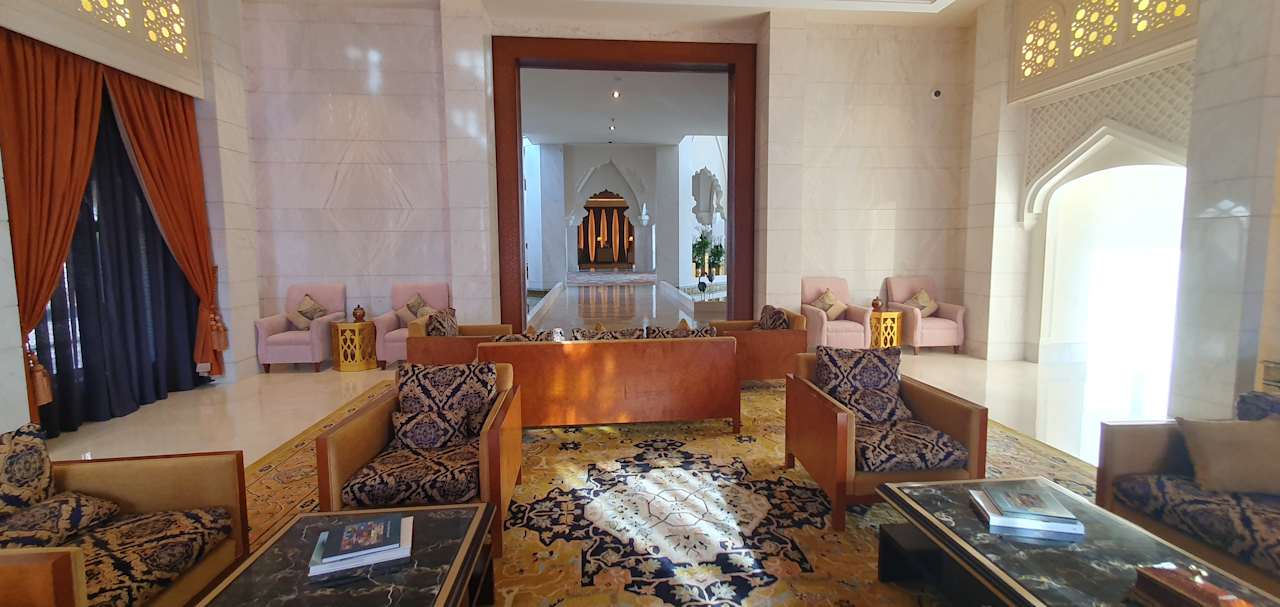 Lobby Shangri-La Al Husn Resort & Spa