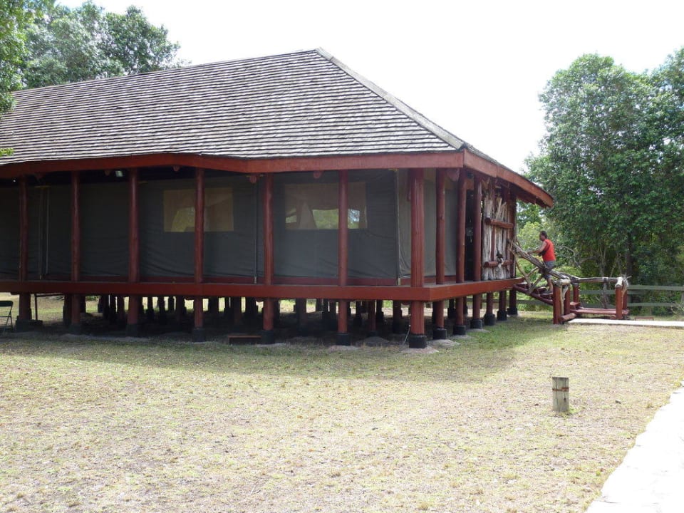 Außenansicht eines Zeltes Royal Mara Safari Lodge