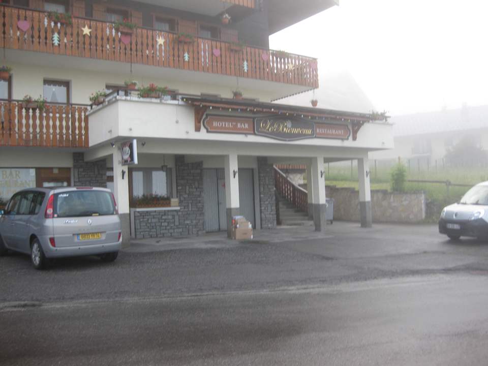 Straßenseite Hotel Bienvenu