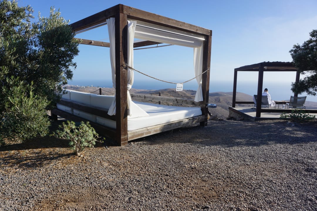 Balinesische Betten auf dem Sonnendach  Salobre Hotel Resort & Serenity