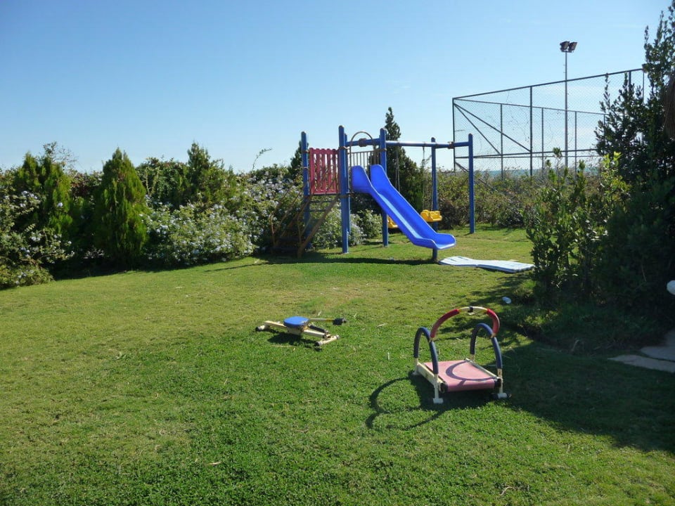Kleiner Spielplatz Saturn Palace Resort Hotel