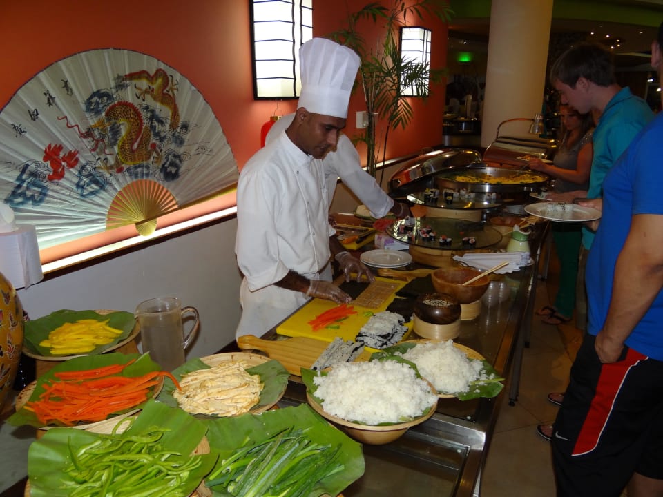 Frisch zubereitetes Sushi Fujairah Rotana Resort & Spa