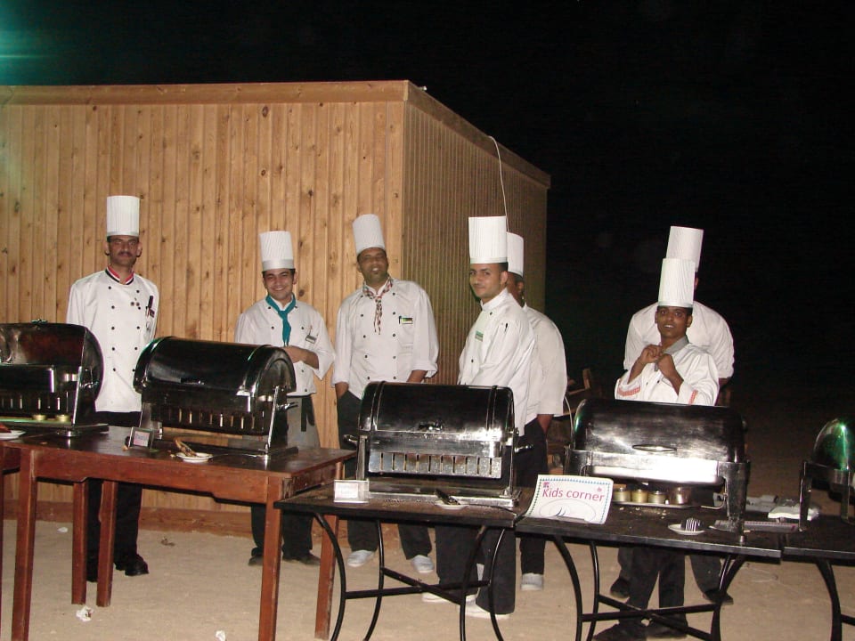 Immer lächelnde Gesichter egal zu welcher Tageszei Three Corners Happy Life Beach Resort