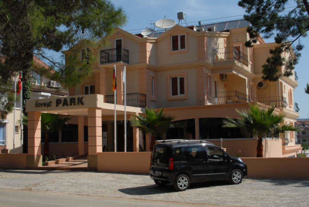 Eingang Hotel Forest Park