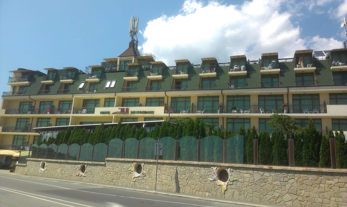Hotel z zewnątrz Hotel Julia