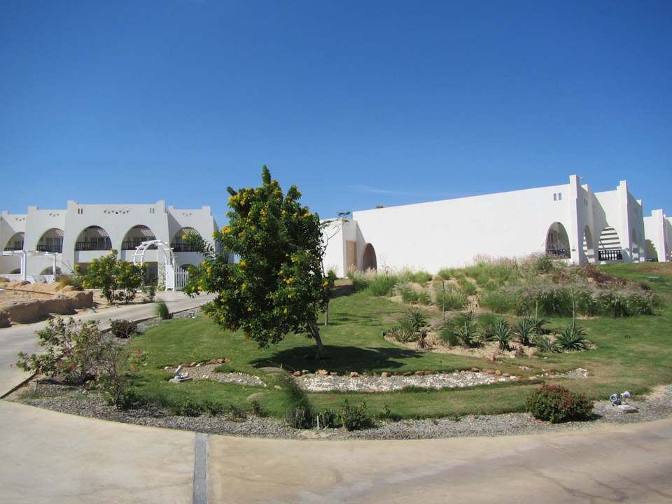 Vor unserem Zimmer Hilton Marsa Alam Nubian Resort