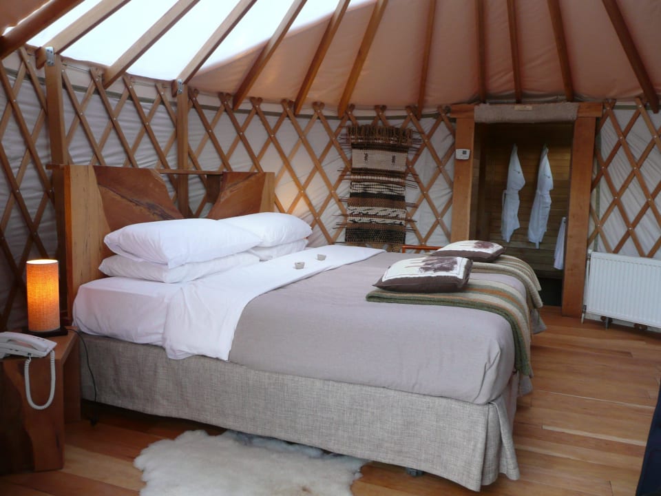 Doppelbett. Hotel Patagonia Camp
