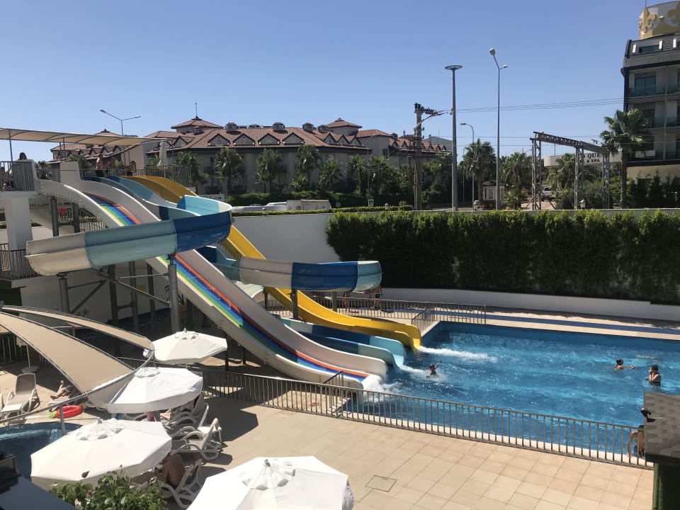 Pool Mary Hotel Side