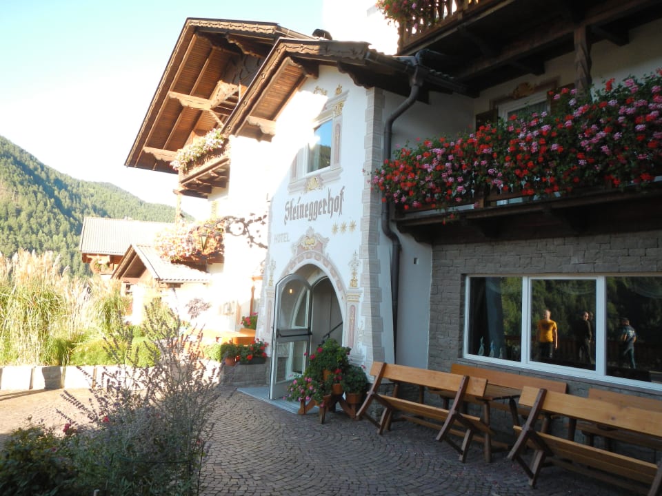 Eingang Biohotel Steineggerhof