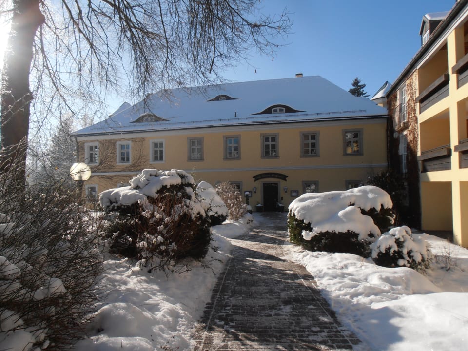 Außenansicht Landschloss Ernestgrün