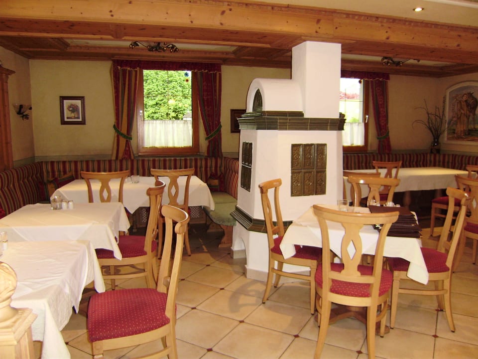 Einer von drei Gasträumen Gasthof Simmerlwirt Hotel