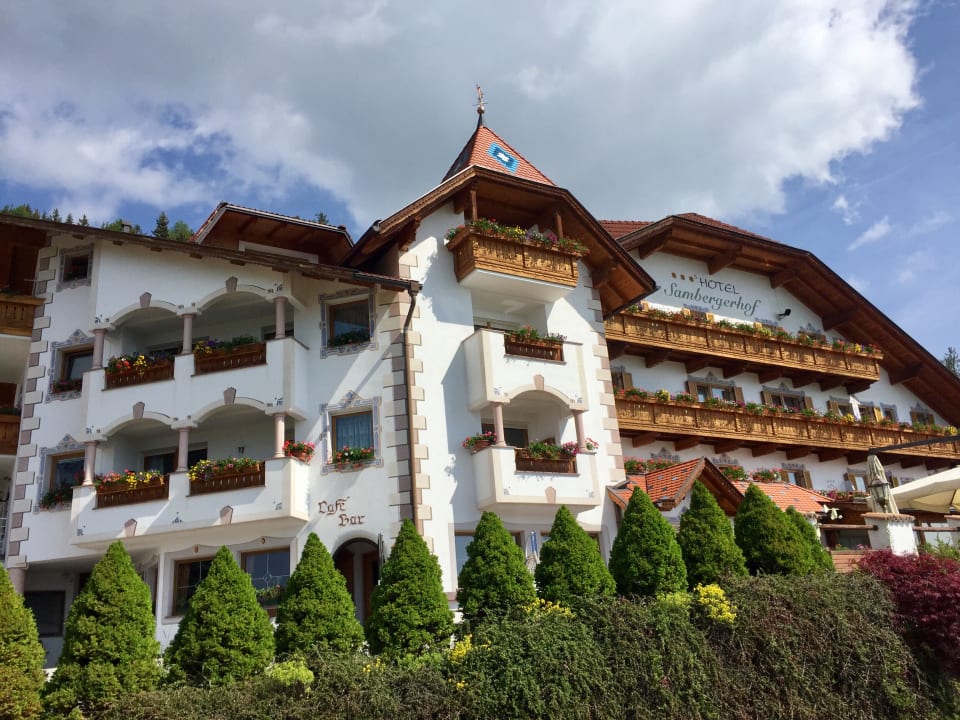 au-enansicht-granpanorama-wellness-hotel-sambergerhof-villandro