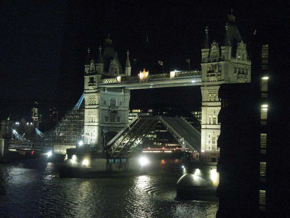 Aussicht aus dem Zimmer - Nacht The Tower - A Guoman Hotel