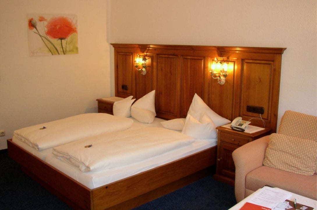 Ein Doppelbett zum Schlafen und Träumen Hotel Zur Pfeffermühle