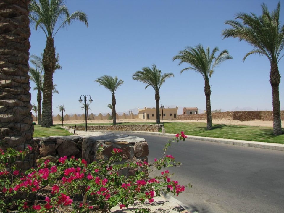 Дорога между Garden и Beach Stella Garden Resort & Spa, Makadi Bay