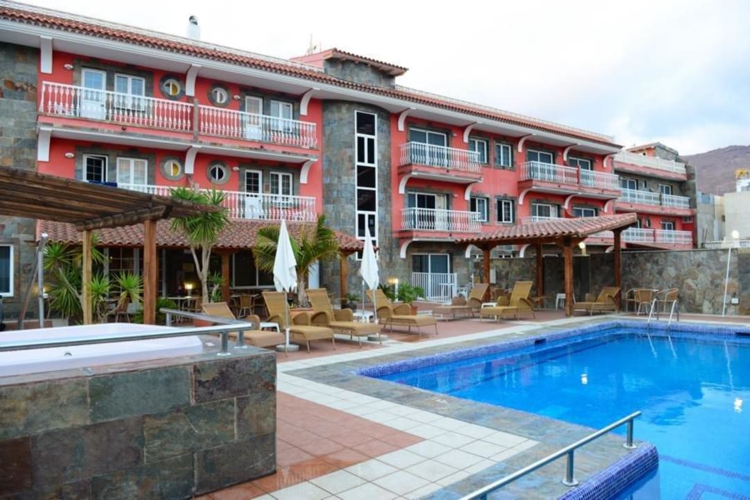 Hotel von der Poolansicht Hotel La Aldea Suites