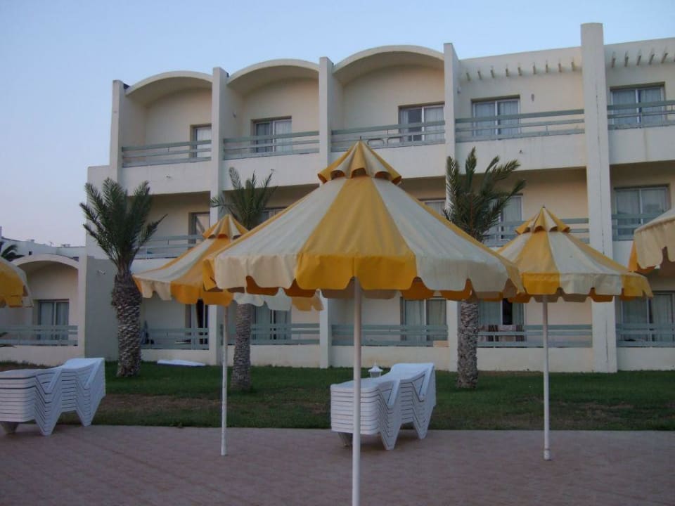Hotel von aussen Dar Khayam