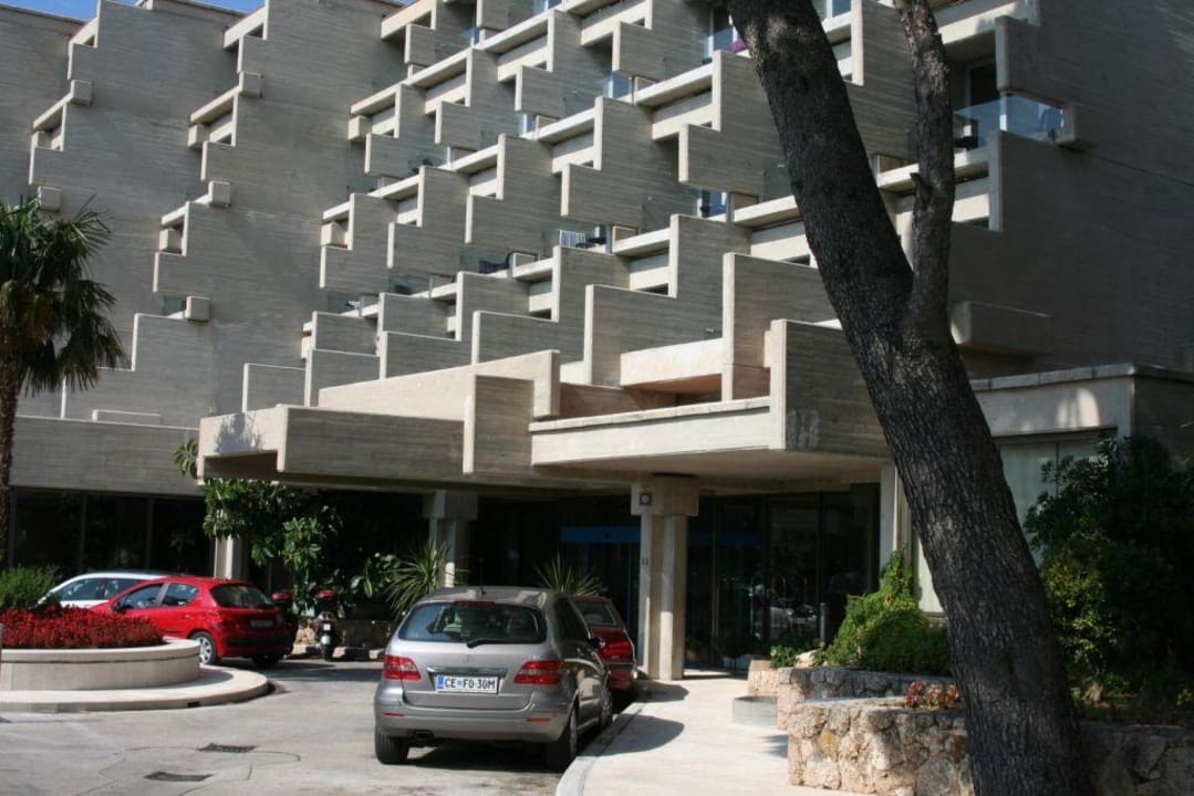 Hoteleingang von außen Bluesun Hotel Soline
