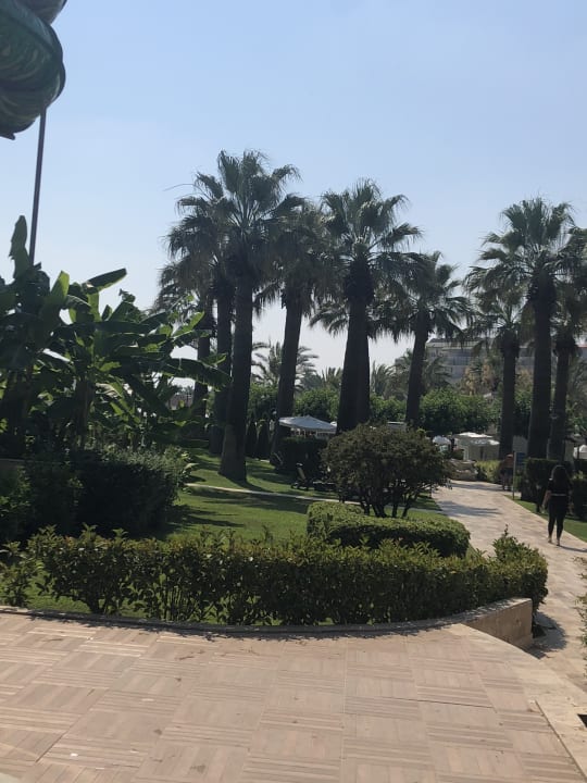 Gartenanlage Crystal Tat Beach