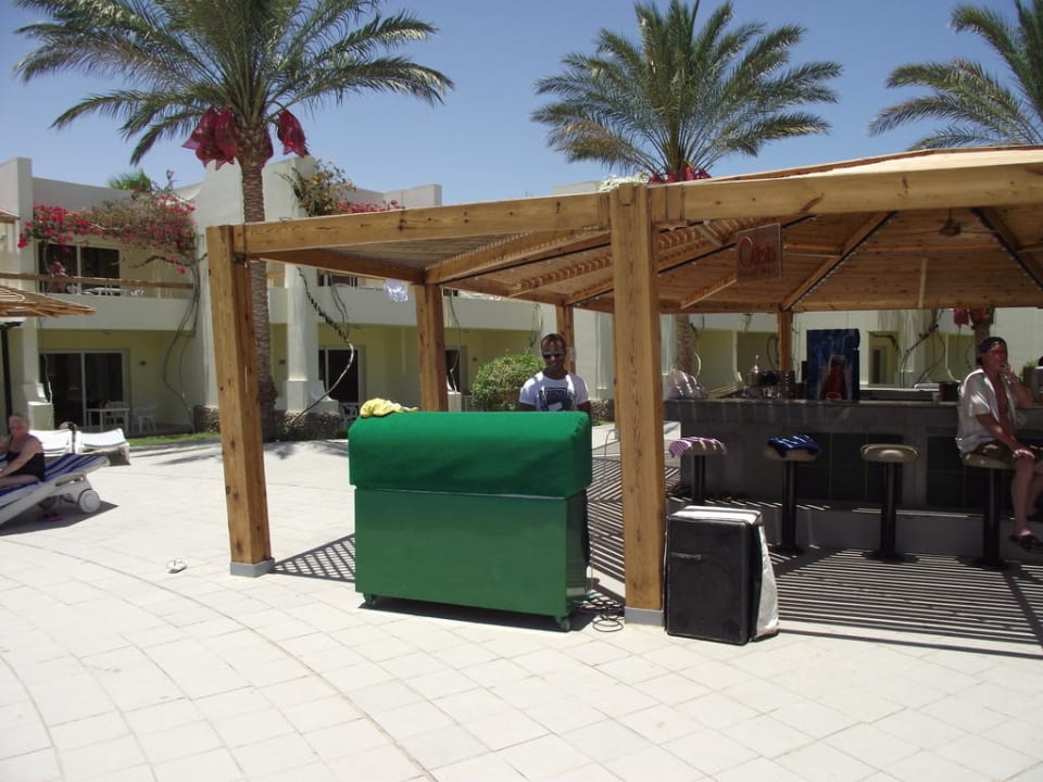 Musikanlage am Pool Palm Beach Resort