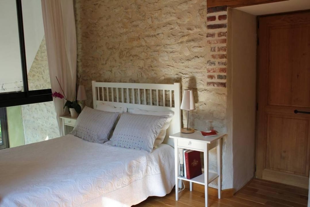 Chambre rose Guesthouse La Croix St Jean