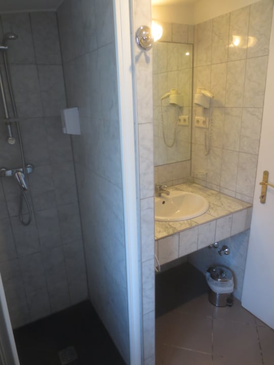 Zimmer Carlton Opera Hotel