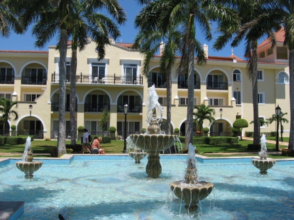 Garden area Hotel Riu Palace Mexico