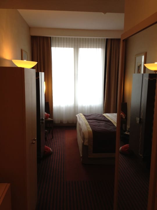 Eingang Hotel Mondial am Dom Cologne- MGallery