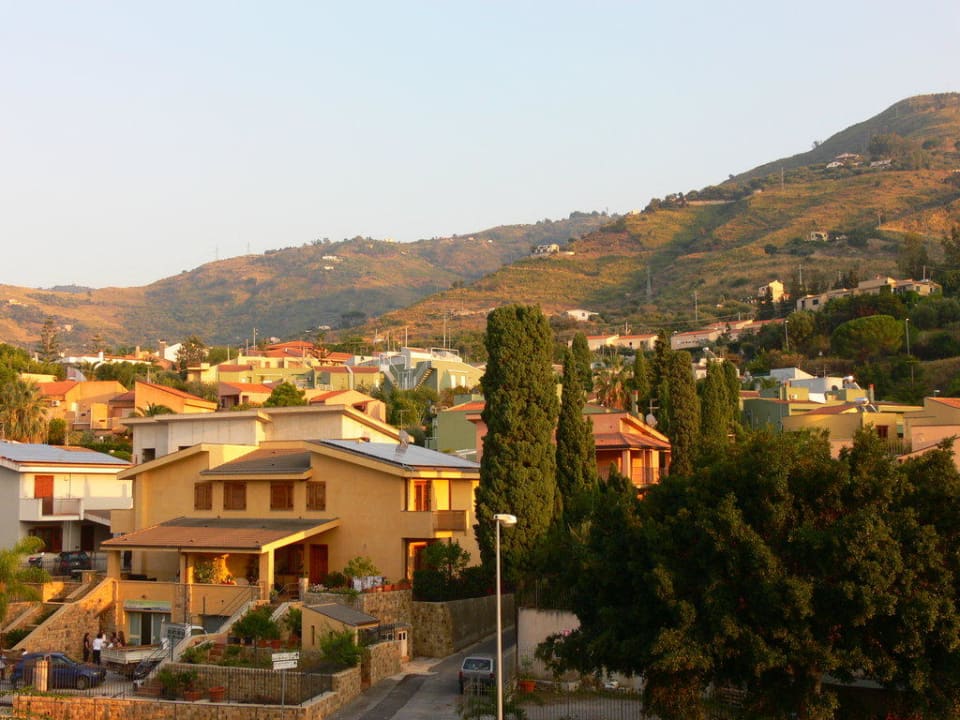 Blick zur Straße Santa Lucia e Le Sabbie d'Oro
