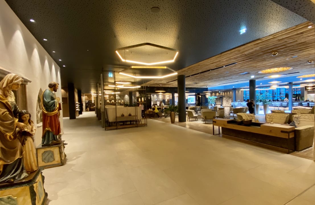 Lobby DAS EDELWEISS Salzburg Mountain Resort